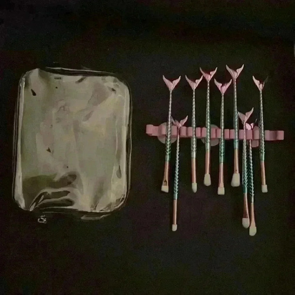 Mermaid Tail Makeup Brush Set with holder and travel case - Picture 1 of 8